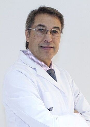 Doctor orthopedist Agus Rubio