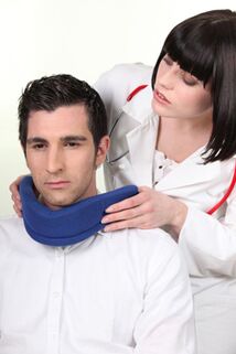 The doctor puts the shants collar on the patient
